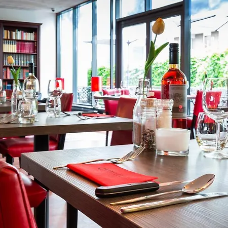 Bastion Leiden מלון 3*